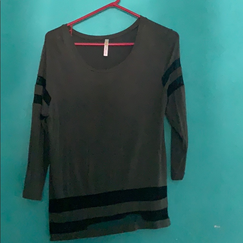 Shirt - Picture 3 of 4
